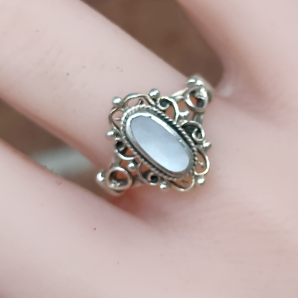 Vintage Sterling Victorian Style Mother Of Pearl Ring - Picture 2 of 5